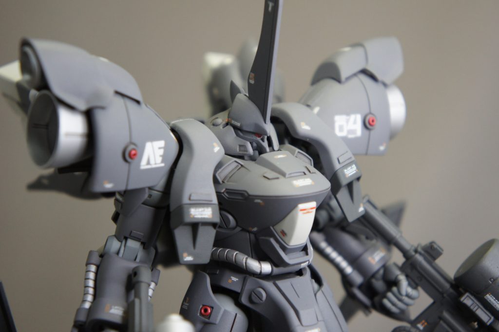 もともとの頭部の形が気に食わなかったので、手を加えてキュベレイっぽい感じにしています。