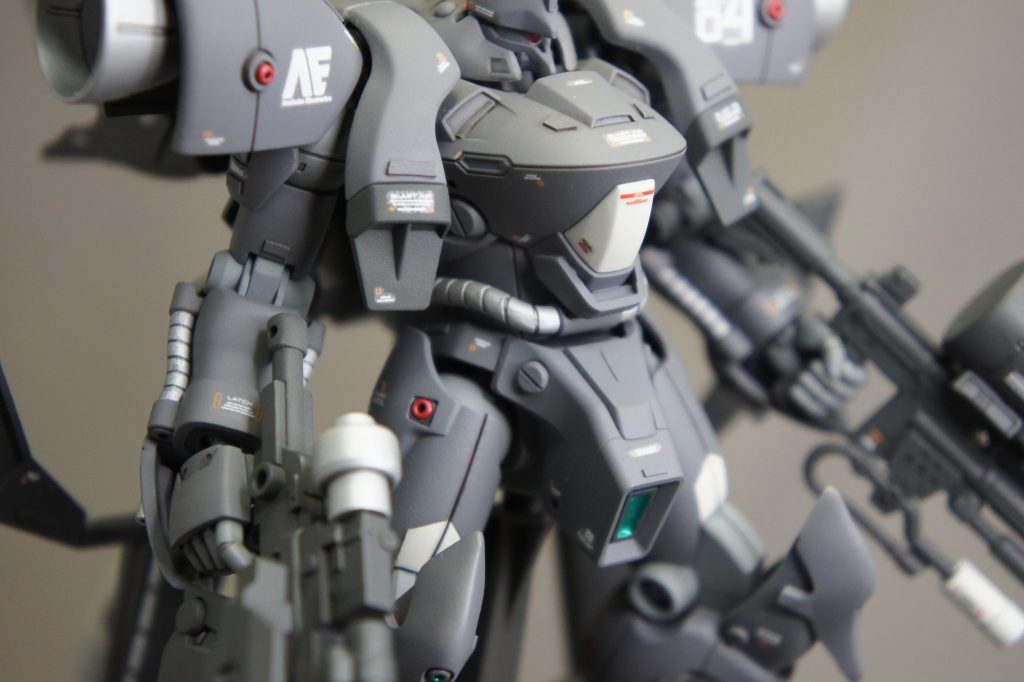 プラバンやスジボリなどでディティールアップしています。全体的に同じ色見えますが所々、塗分けもこだわってみました。