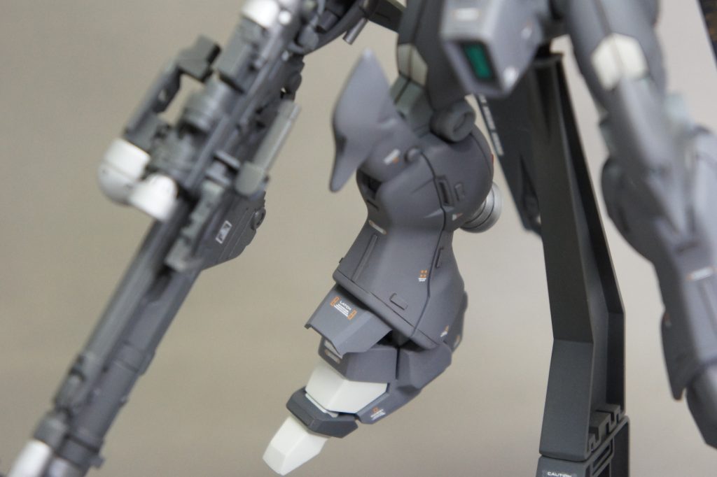 つま先のパーツを無くしてしまい、ジャンクから作り直しました。かえって長くなってバランスがよくなりました。