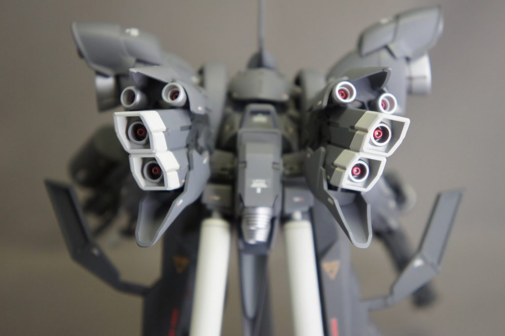 バーニアもそのままシナンジュのものを、ガーベラテトラのブースターに取り付けました。無加工なのでらくちんです。