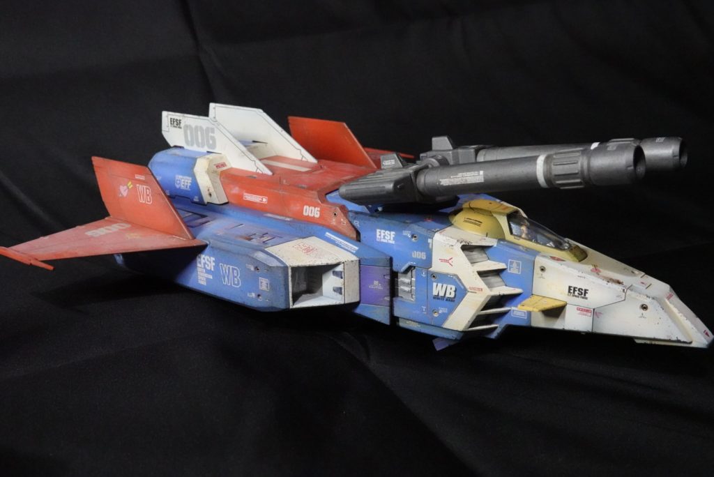 セイラ機は機動力Up仕様でアポジモーターの追加をしています。塗装はガンダムフィックスフィギュレイション風にしています。