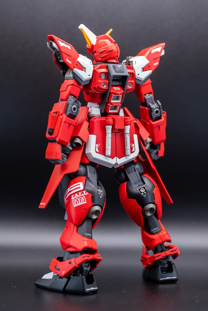 バックパックはストライカーパックとして接続できるようにしあるので、こんな感じの赤いビルドストライク2号機みたいな状態にもできます。