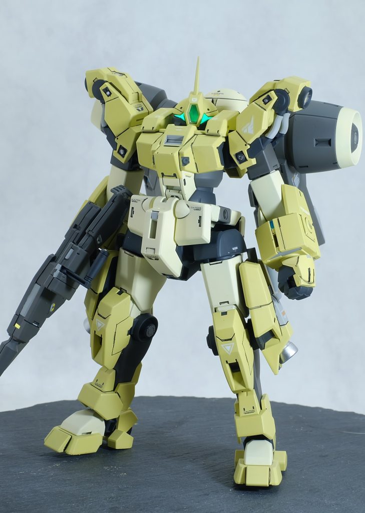 ドムとかマラサイとか下半身がごつい機体をミキシングすると楽しそう。