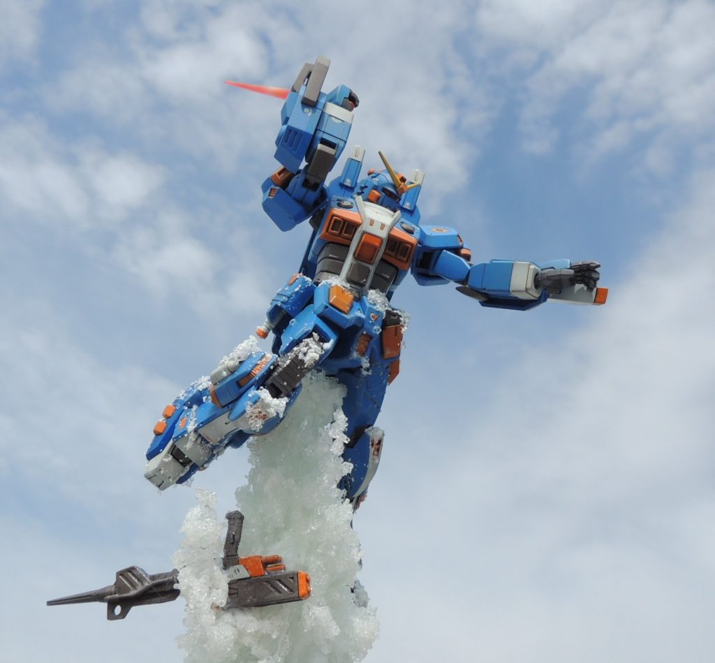 自然光のもと、ガラスビーズが美しい輝きをキラキラと放ち、ややオーバースケールな水しぶきながら、良い雰囲気になりました。