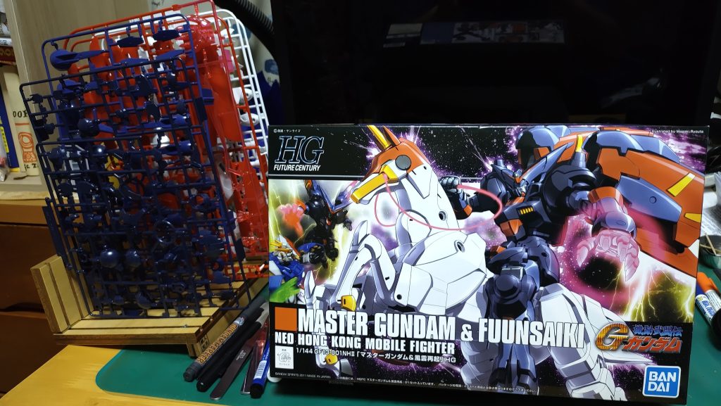 ボックスとランナー。大きいパーツも多いです。