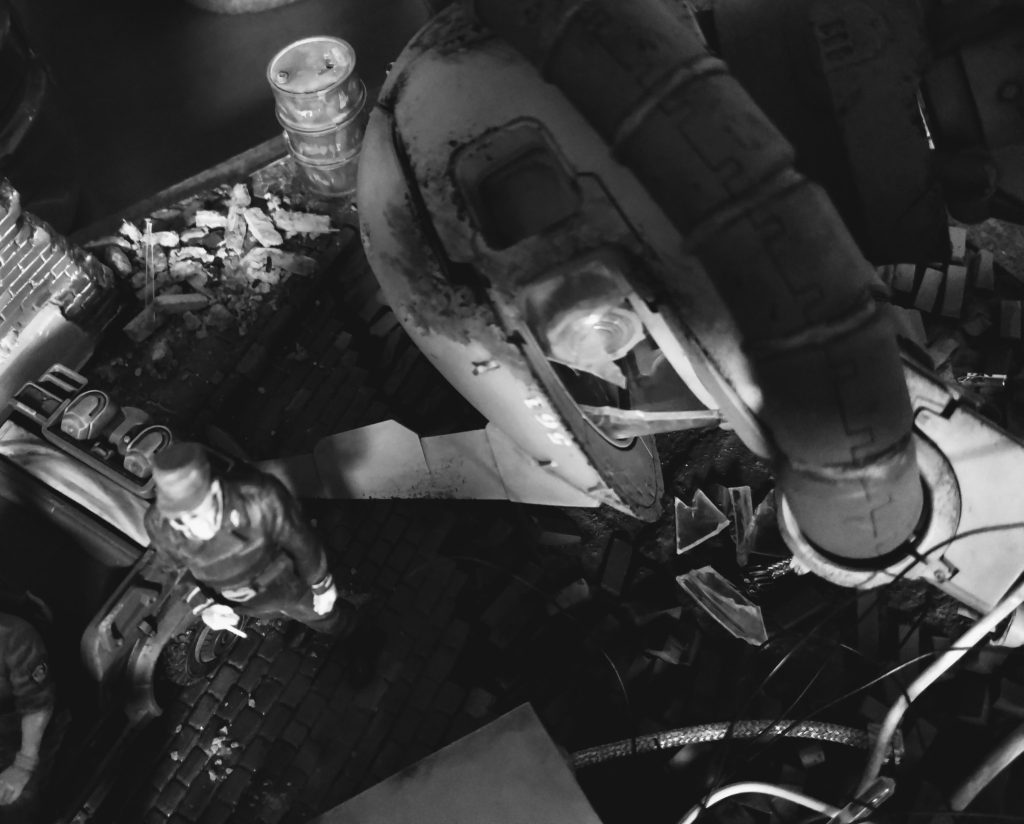 本当はこんなとこでは危なっかしいのでタバコ吸わないのでしょうが…雰囲気重視ということで。