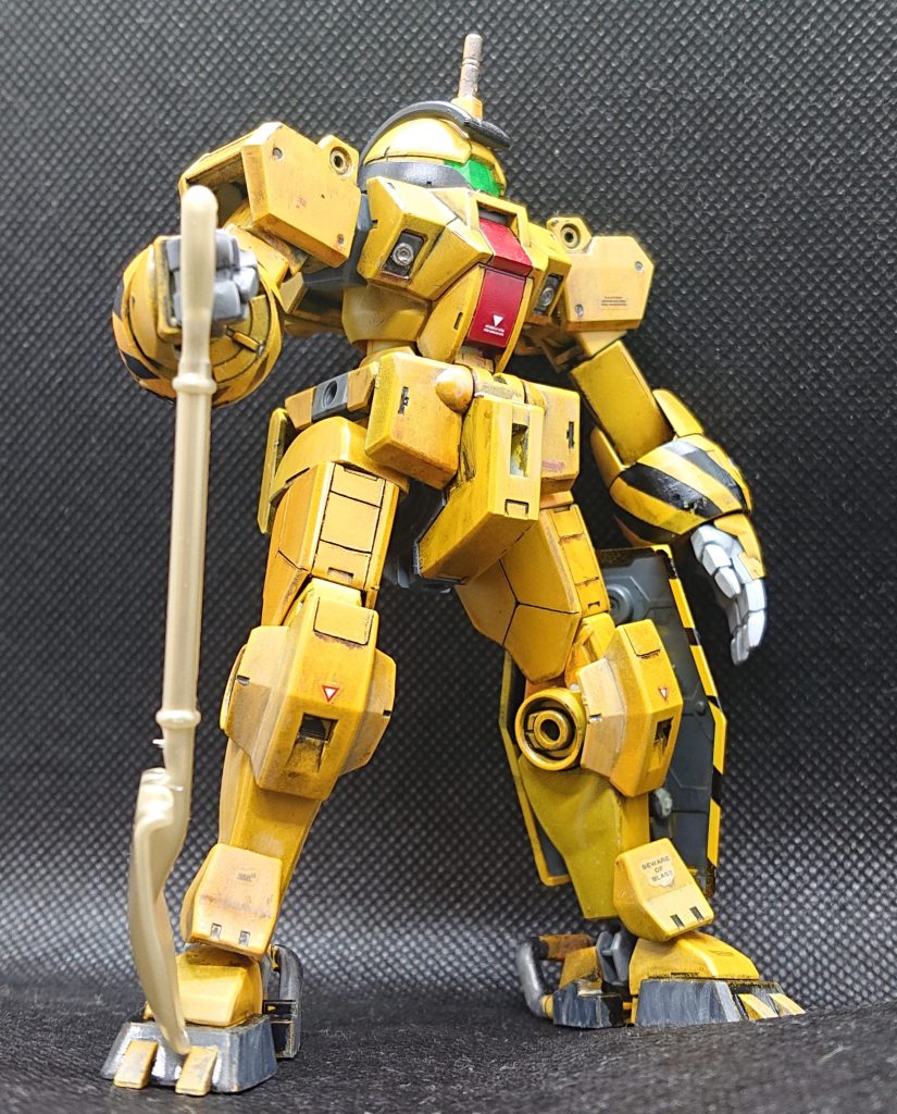 100円ショップのSeria（セリア）のスコップを持たせて、さぁ一仕事 