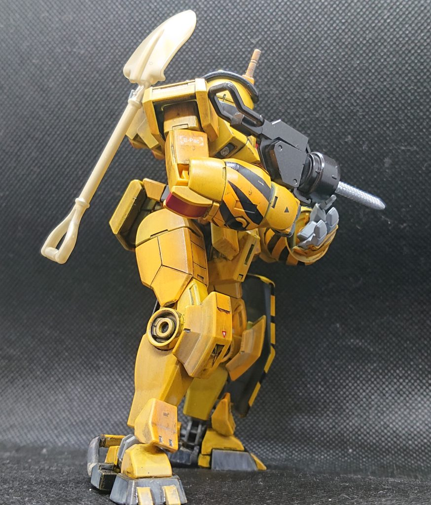 ここの岩盤は硬いので、ドリルで粉砕してから。