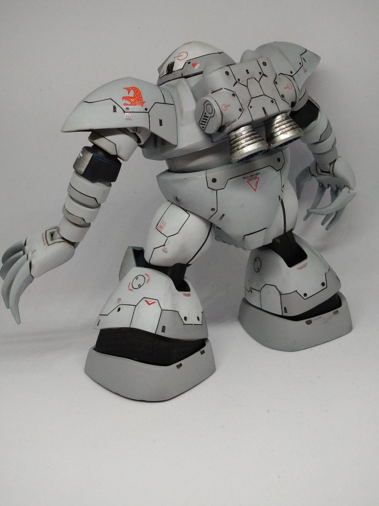 バックパックはツルッとしていて寂しかったので若干の形状変更とパネルライン追加しました。