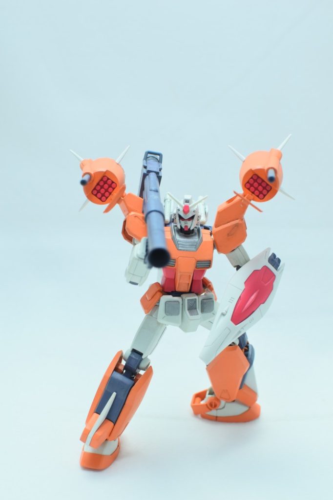 機動兵装ポッドのファイヤーフライ 誘導ミサイルを展開。