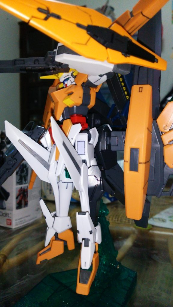 シールドは変形やその他の武装の都合から、どをしても上手く装備させる事が出来ず、途中で廃止も考えましたが😥キュリオスの代名詞でもあるこのシールドを諦め切れず😖💦マグネットに寄る着脱使用にしました🎵