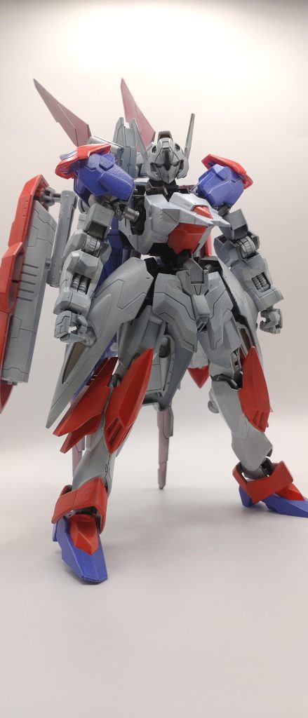 機体名:ガンダム・ルブリスヴィダール武装頭部バルカン砲ビームサーベル✕２レシーバーガンビットステイヴ✕９大型レールキャノンバインダービームキャノン✕２「編入手続き、よし。――制服、よし。校則、よし。コクピットの〈規則(レギュレーション)〉、よし」刹那、コクピット内、視界の隅に走る光がスレッタの思考を遮る。それは、まるで意思を持ったような――「――大丈夫、ルブリスの……お姉ちゃんの申請もしてあるよ？」全部説明されたスレッタさんならこんな度量があるはず。