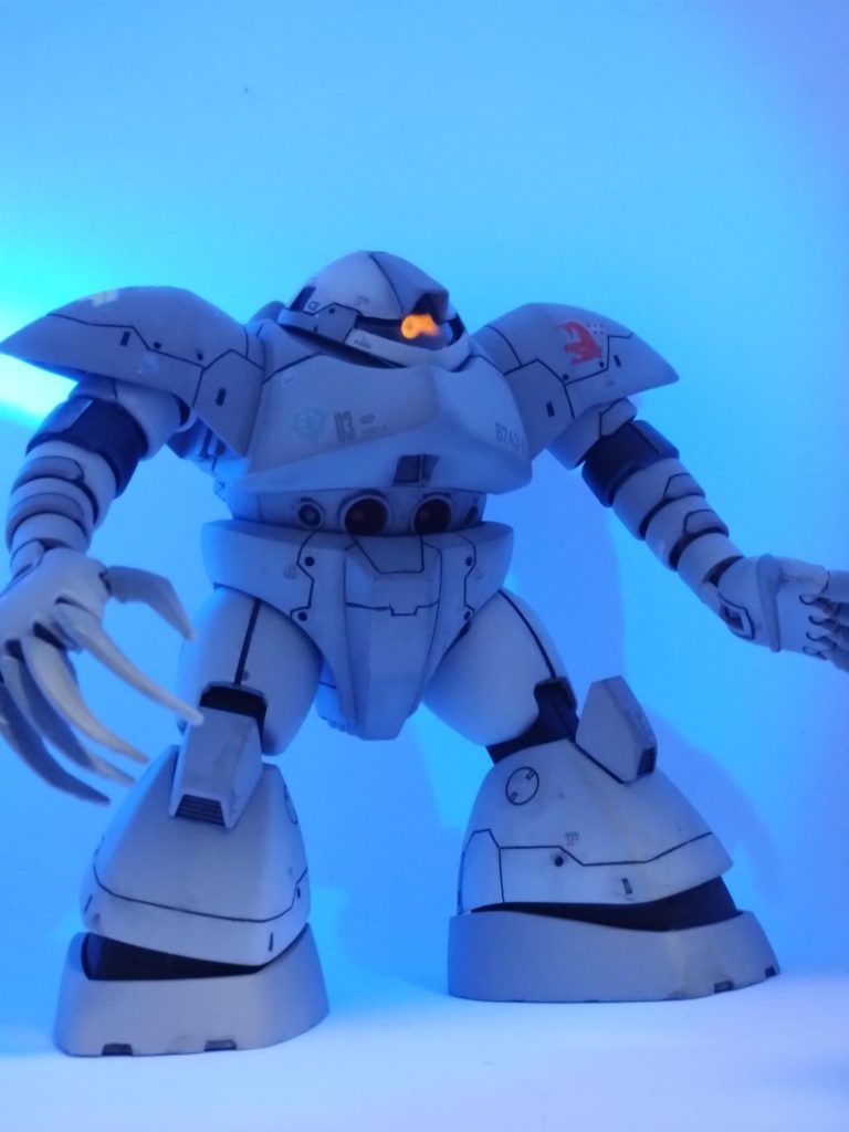 例の如くモノアイは蛍光塗料にて光らせてます。いつもイイネ、コメント、フォローありがとうございます!とても励みになります!