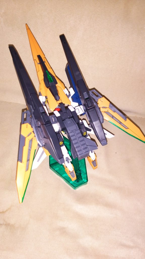 3機体ともMAへの変形機構を備えた機体てすから、当然この子も変形しますヨ❗これは地球上(大気圏内)での戦闘時の形態で、主翼を前方へ展開させ宇宙空間(大気圏外)での戦闘形態にも成ります🎵が、投稿出来る枚数の都合でお見せ出来ないのが残念です😥