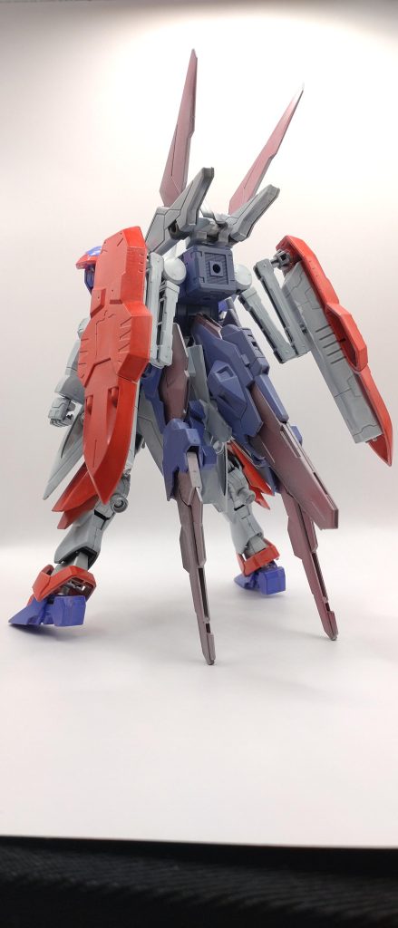 うしろすーがた。思った以上にすんなりパーツが収まり、思った通りに腰が回らない。