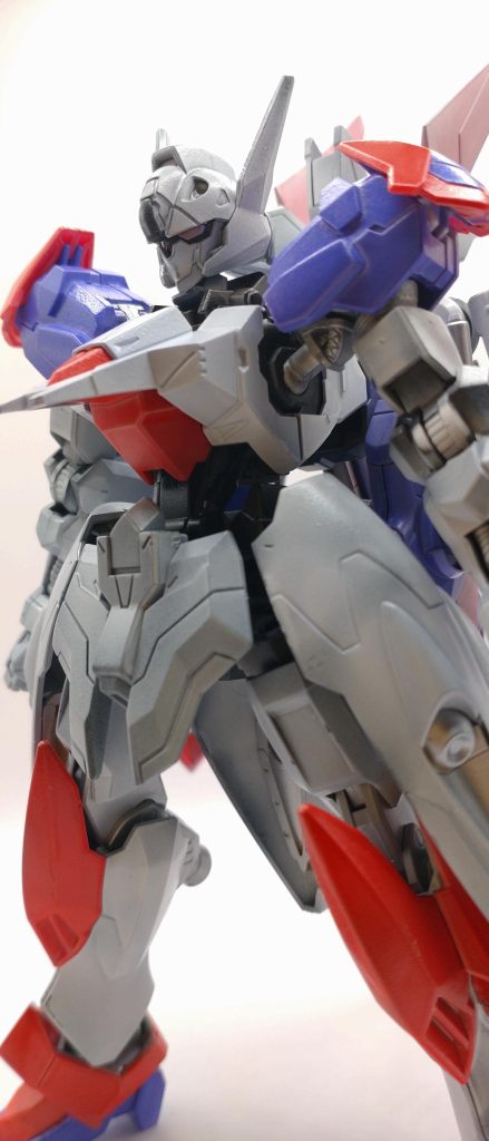 カメラアイも赤で塗れば良かったかなあ。