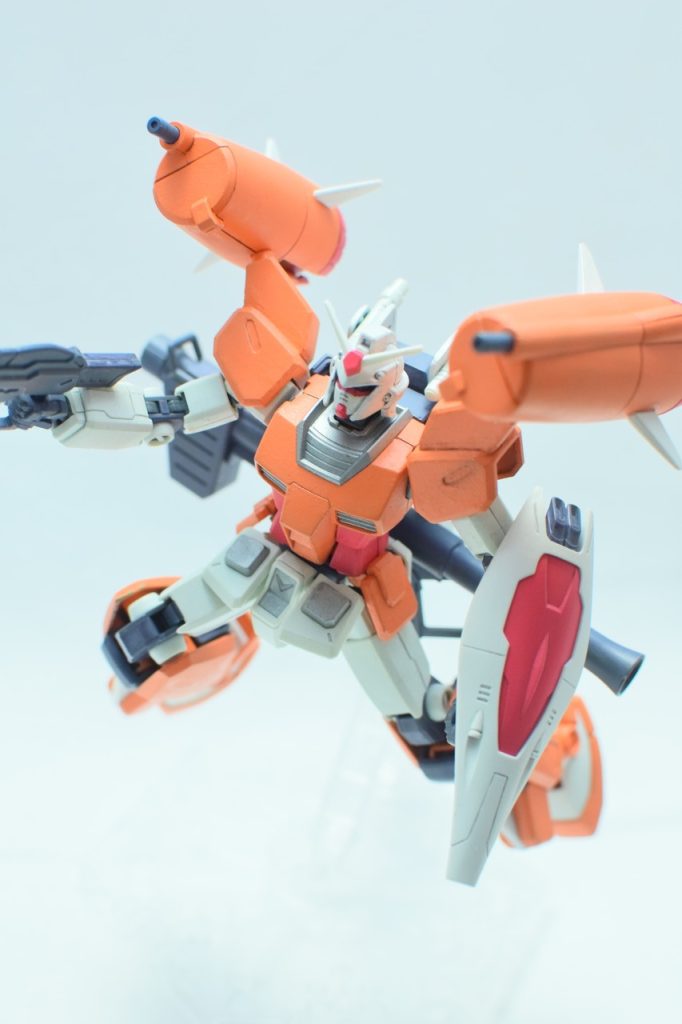 ヘルメットも地味にカオスガンダムのものに。ビルドシリーズみると顔の形状は変えても元MSのアンデンティティは失われないという解釈っぽいので。