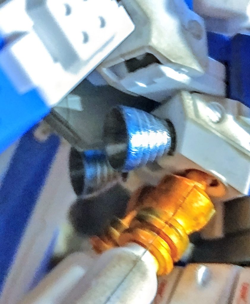 バーニアの青焼けをやってみました。塗装ができないので合わせ目消しはやってません。が、逆シャアのキットらしくほとんど合わせ目ができませんでした。