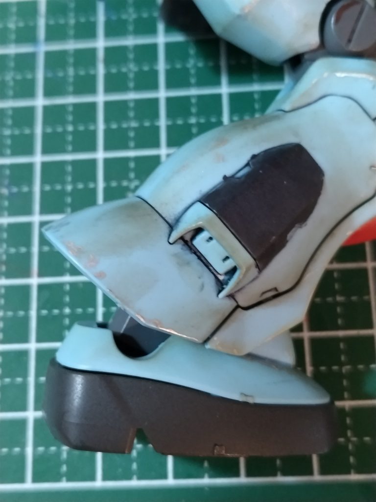 装甲の内側を削って可動域を拡張