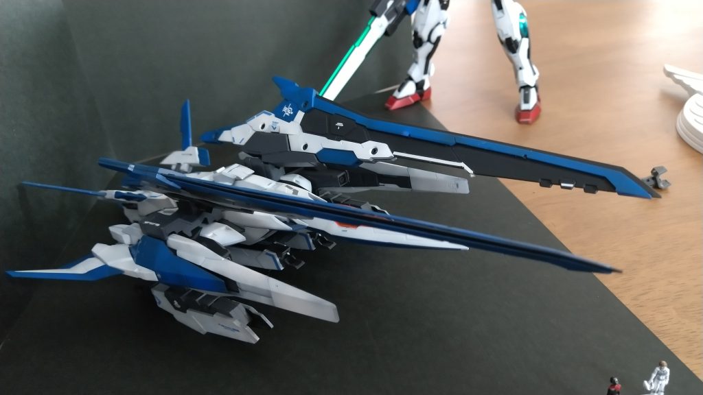 ブルーの部分はこだわりましたね、暗めを意識して調色しました