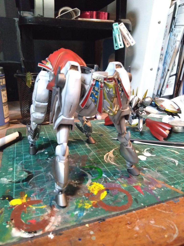 HG風雲再起の関節を可動式にしてますボールジョイントで割りとお手軽に出来ました。