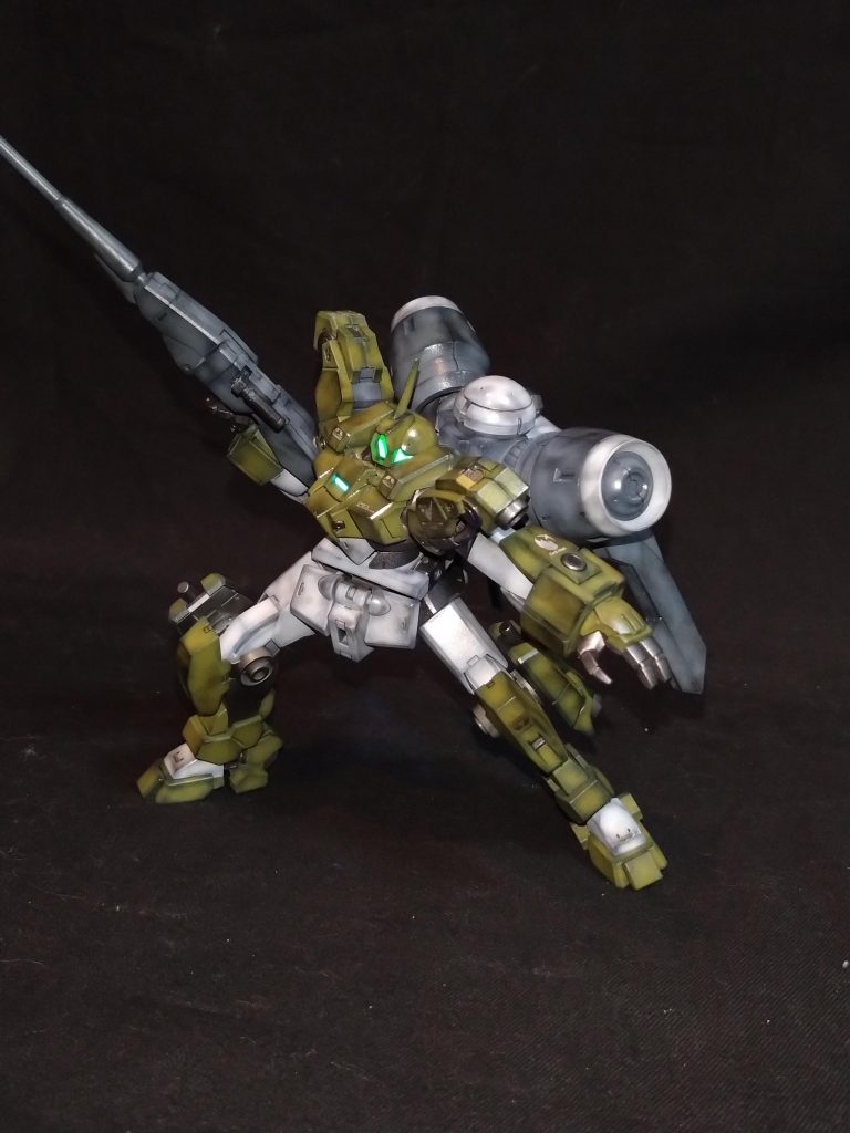 手の甲の装甲がノーマルデミと違いましたが、拡張パーツの平手との互換性が有ったので問題なく差し替えで付けられました