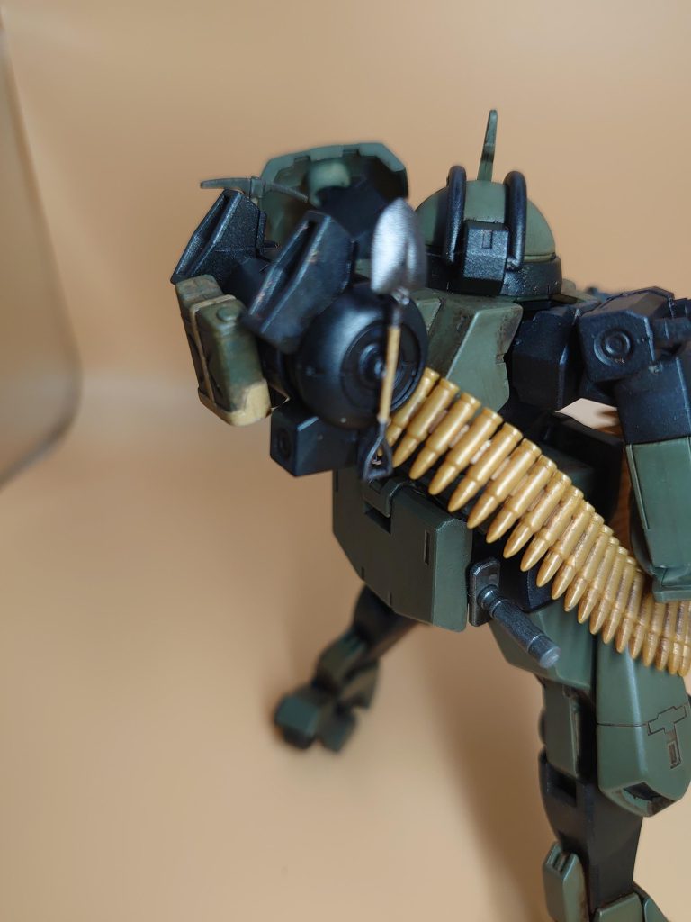 背面 バックパックは弾薬が入っている設定です。シャベル、ツルハシ、ジェリ缶はジープや戦車をイメージして付けてみました。