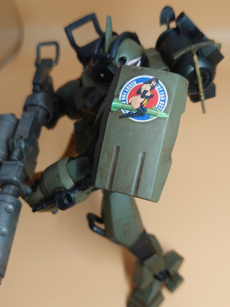 ノーズアート風のピンナップガールデカールを貼っただけです笑さすがに手描きは無理です笑