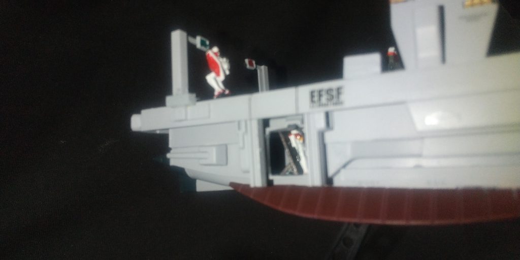 中に修理中のジムも仕込んでみました♪