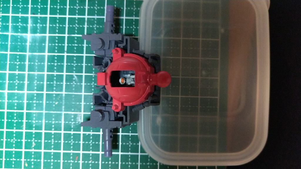 見えなくなるところも頑張って塗ります