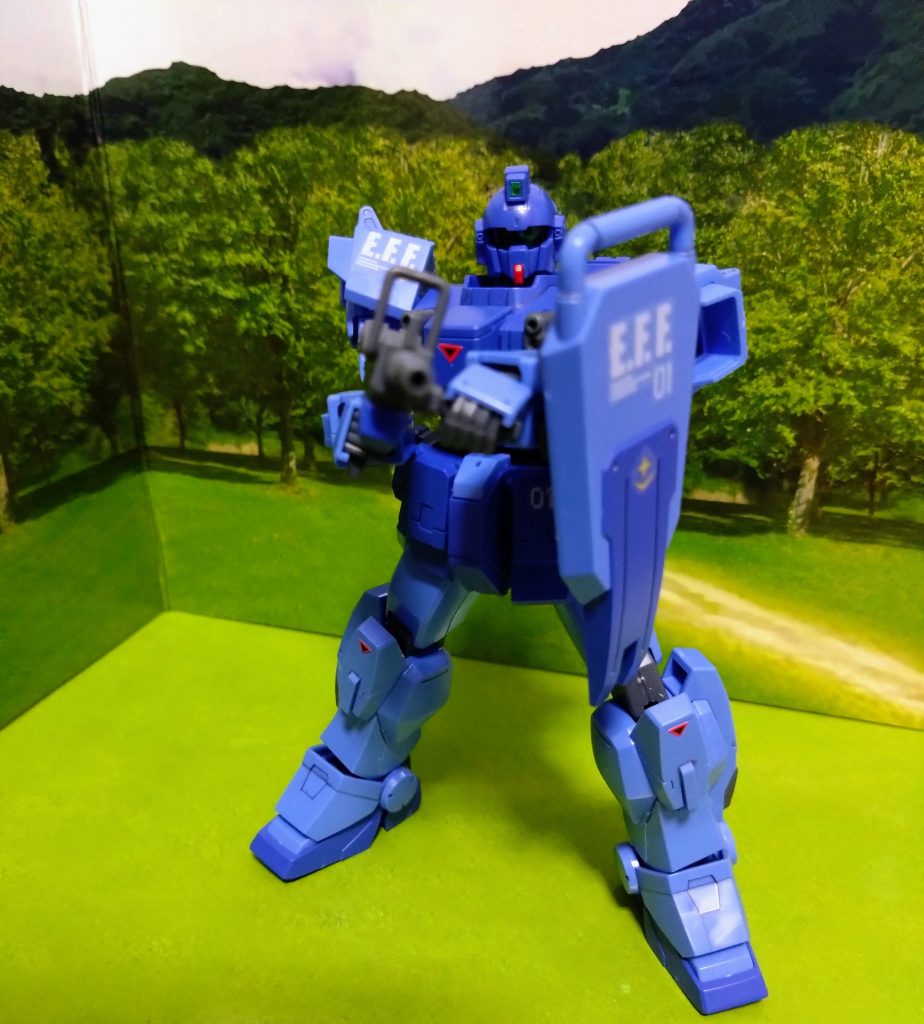 通常のブルーディスティニーの頭もあります。今回は素組みですが、これで終わろうかと思います。最後まで見ていただきありがとうございました！