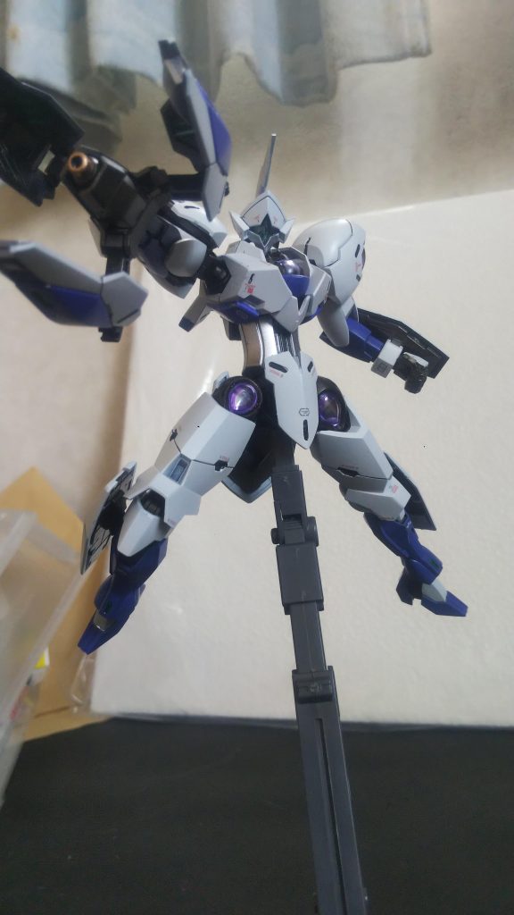 特に改造は、していません。カラーは、コバルトヴァイオレット、ニュートラルグレー1フレームにガンメタ、所々にシルバーを入れてあります。