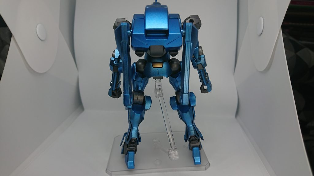 真後ろ。何気に金色が光ります。