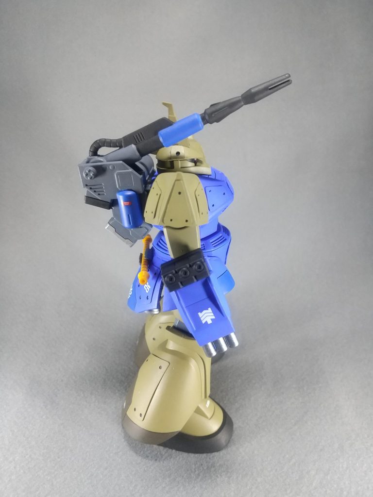 このゲルググ、GW前に嫁様が台湾旅行のお土産に買ってきてくれました。ガンプラに疎いので、HGと書いてあって悪そうな奴とリクエストしたら、量産型ゲルググとドムを買ってきてくれました。