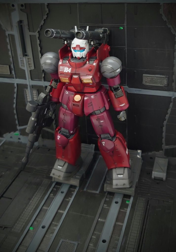 今回は、REVIVE版につづくガンキャノンだったので、新たな試みをしてみました【赤】を2種類で塗り分けて、いつものウェザリングマスターでどのくらい調整できるか試しました