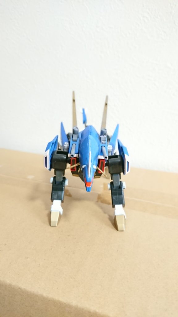 変形前提なので頭は飾りです。オリジナルと配色を似せるようにしました。