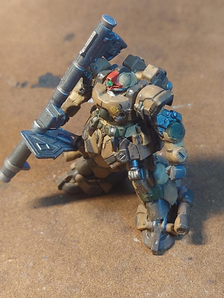 普通に組んで、普通に彫って、洗って、塗って、貼ってクリア吹いて。特別な事は特にしませんでした。もう一体あるのでパープル版は……またいつか。