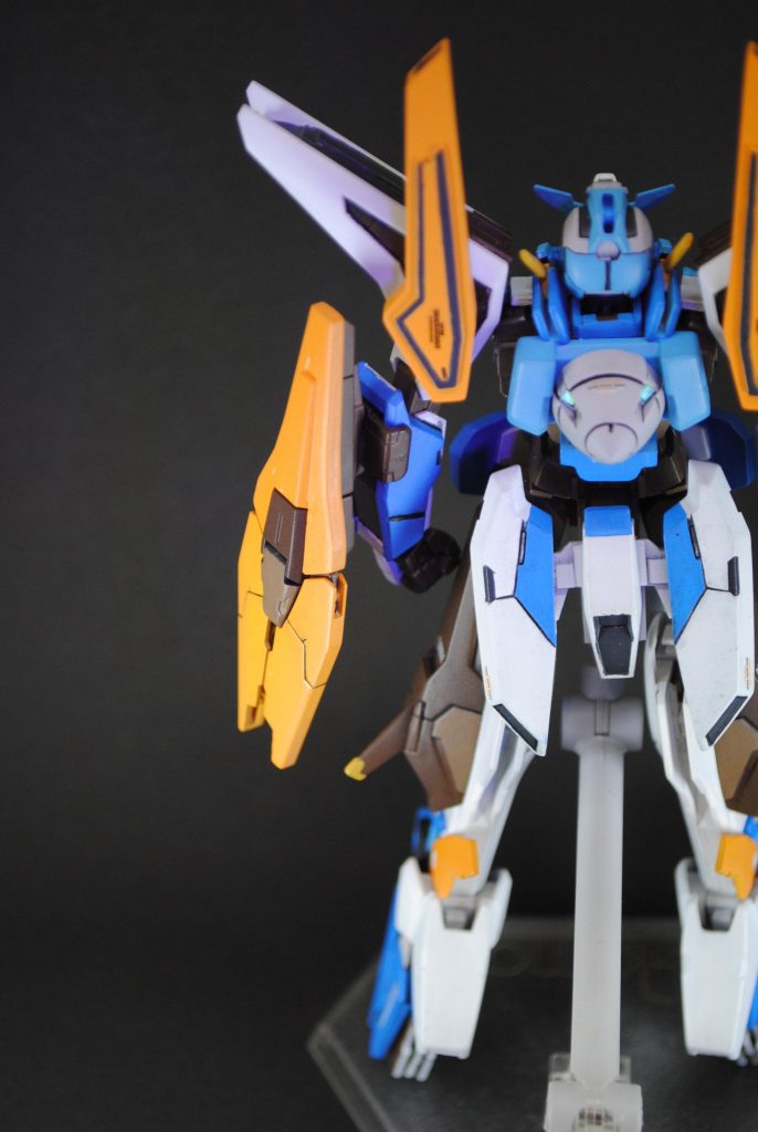 肩にはオリジナルガンビットを2機追加シールドはバランスみて小さくやっぱり太陽炉はカッコイイ✨