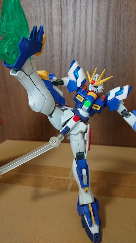 ブレイジングガンダムといえばコレですね。上段蹴りのポージングです。