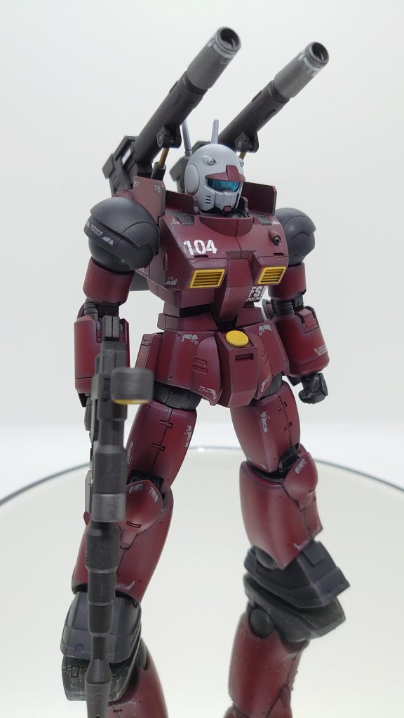 頭部以外の下地をガンメタのサフで各色グラデ塗装。赤は以前なにかに使った残りを再利用(笑)シャアザクだったかな？