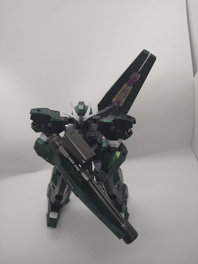 全体はミスタークリスタルカラーのトルマリングリーンで関節はメカサフスーパーヘビーです。