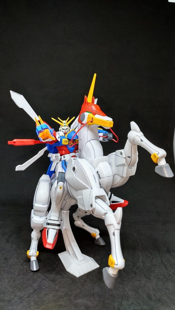 ゴッドガンダム、風雲再起に騎乗。