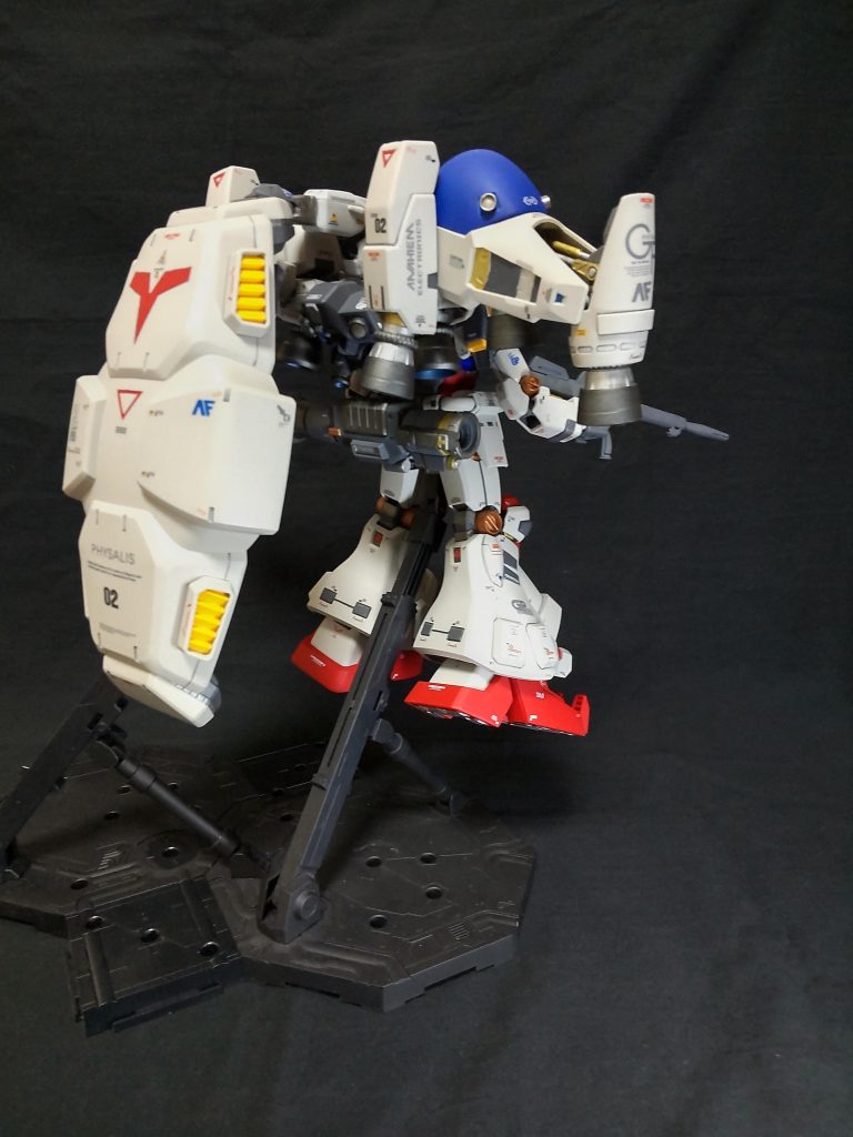 アームを付けて背負えるようにしたシールドも作成しました。本当は、アクションベースなしでシールドを構えたり背負えるようにしようとしましたが重すぎて無理でした。(左に傾く、軸が折れそうな変な音がする)