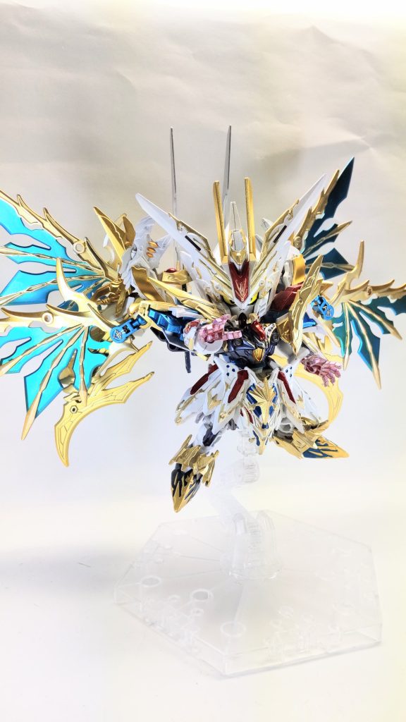 サンオリジネイト〜～～～～～～～～～～～～～～～～～～～（前回からの続き）ウォーロックイージスの猛攻を受け、トドメを刺されようとしたその時、「俺はまだ……負けられない!!」そう叫ぶとともに、黄金の光に包まれるナイトストライク。その光の中から現れたのは、ナイトストライクが究極の覚醒を果たしたスペリオルストライクフリーダムドラゴンだった。