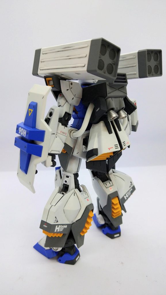 説明書見ないでパーツつけたので、取らなくていいカバー取っちゃってるかも・・・。フロントスカートアーマーのライトって・・・いるんか?