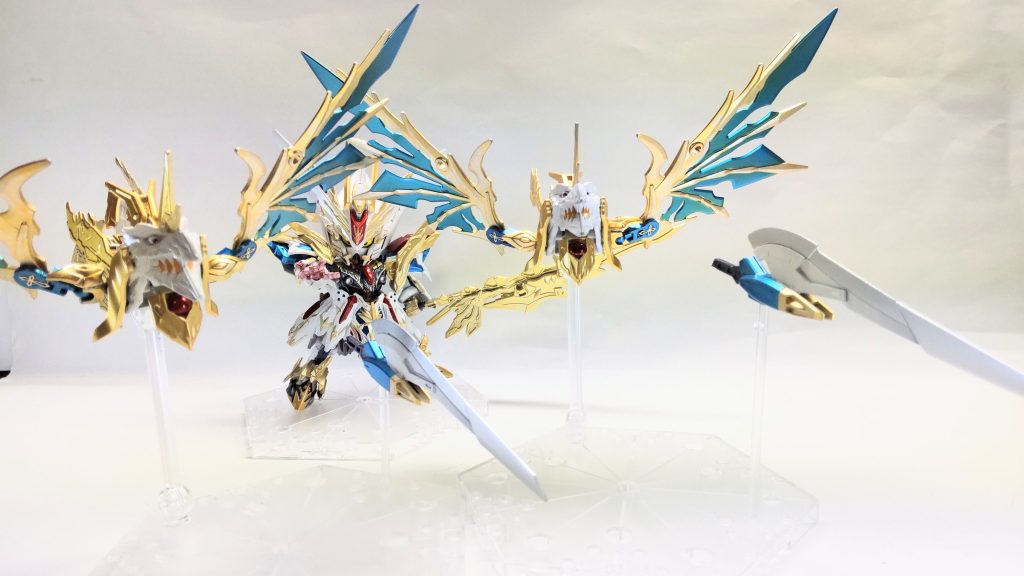 「行け！ドラグーン！」ソルドラグーンとソードドラグーンとなった双竜剣ルプスで波状攻撃を行う。イージスの再生能力を上回る攻撃で徐々に追い詰めていき、