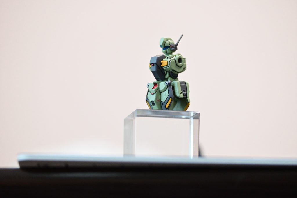 バイザーはクリアーブルーで筆塗りにしセンサー部分はラピーテープでちまちま貼りました