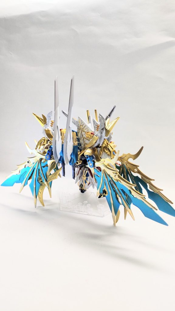 全体のカラーを原典機のストライクフリーダム（以下、ストフリ）準拠にしています。バックパックはアメイジングストライクフリーダム（以下、アメスト）をイメージしています。