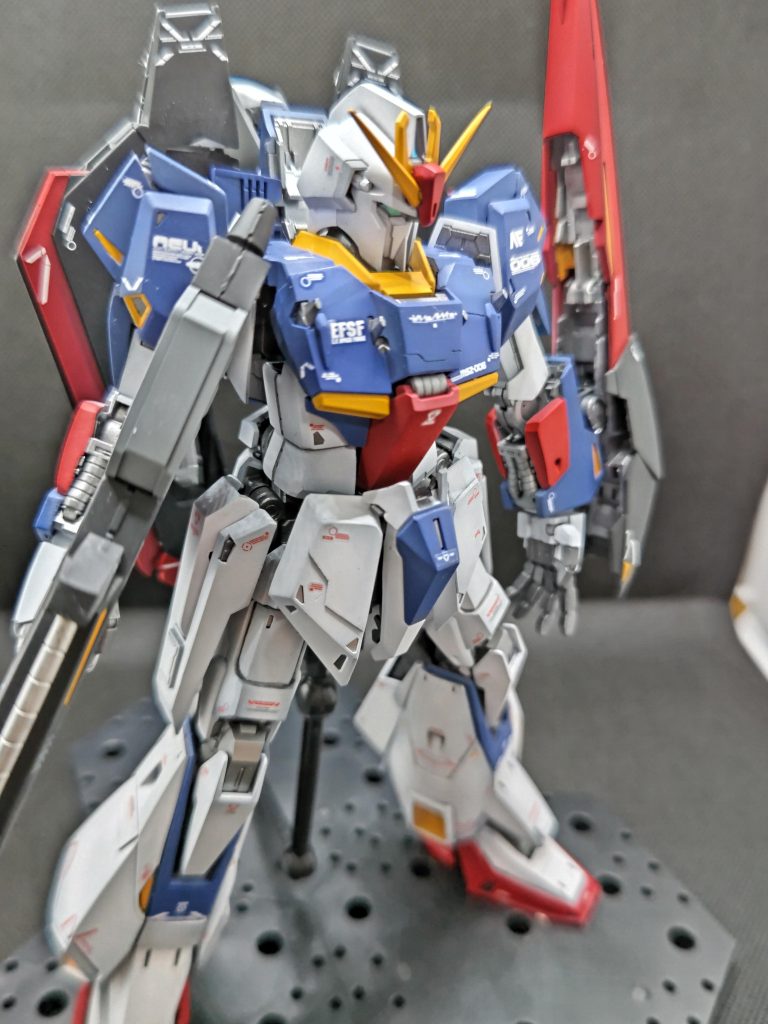 サイドアーマー及びフロントレッグは装甲板取り付け各部スジ彫り入れてます。