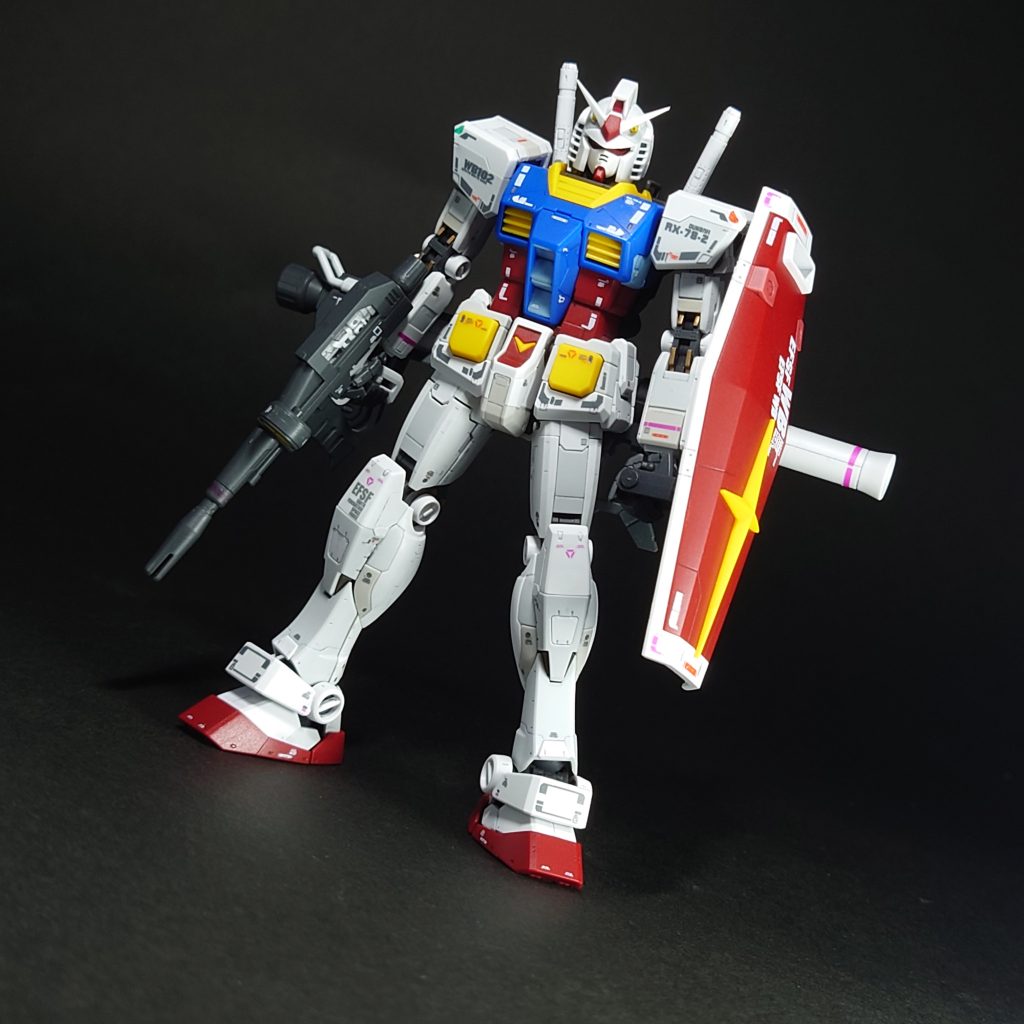 造型的には、ガッチリしたオリジンガンダムが好みですが、細身のRGも格好良いですね(^o^)